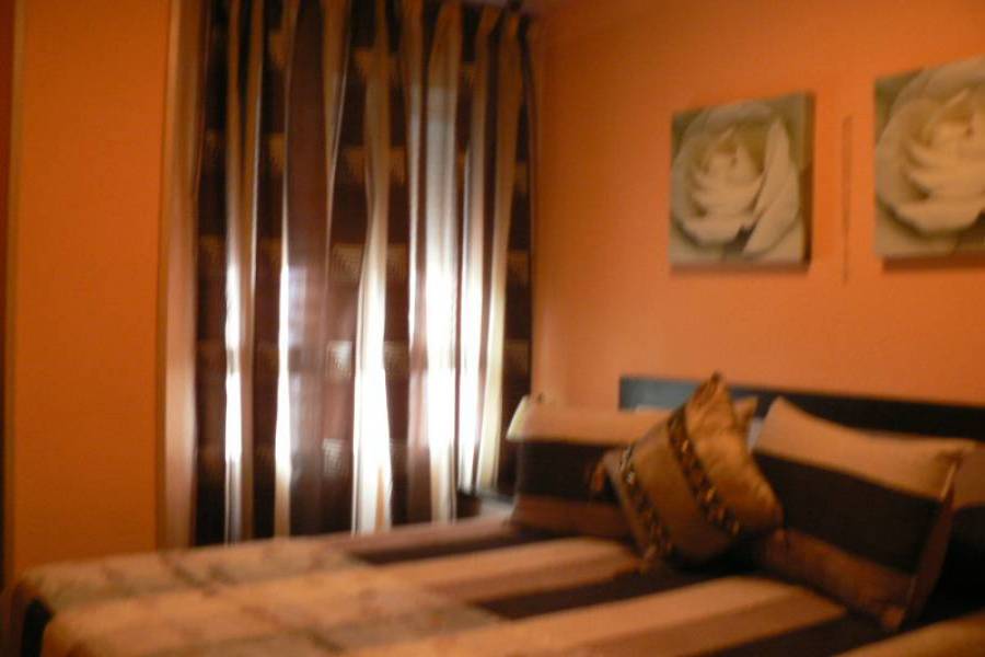 Alicante,Alicante,España,3 Bedrooms Bedrooms,1 BañoBathrooms,Pisos,9411