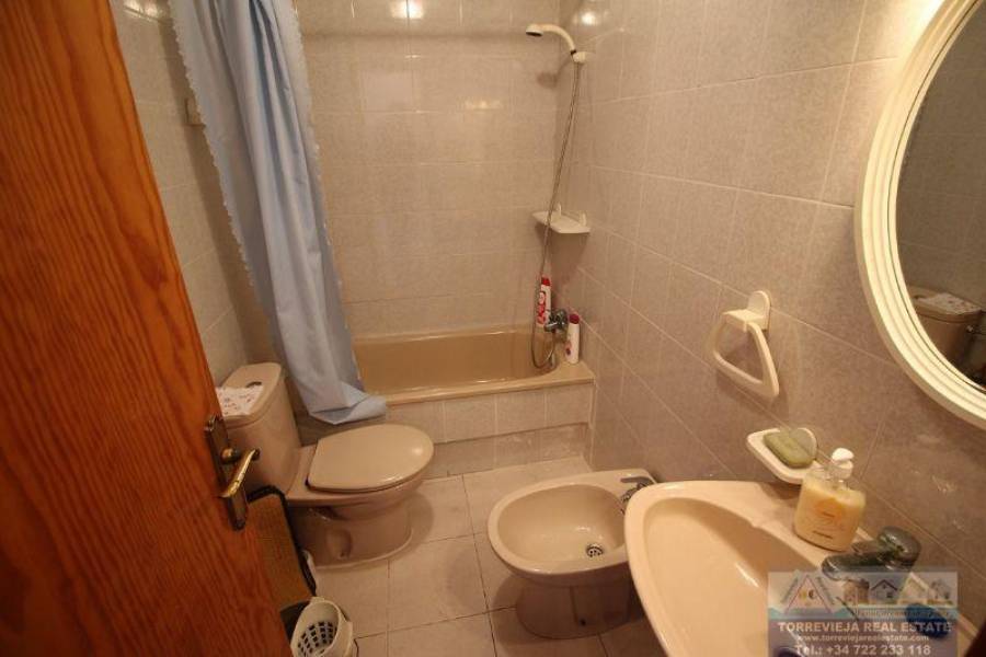 Torrevieja,Alicante,España,1 BañoBathrooms,Pisos,9496