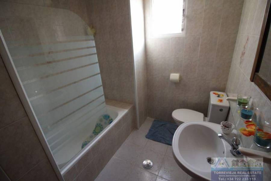Torrevieja,Alicante,España,1 BañoBathrooms,Pisos,9497