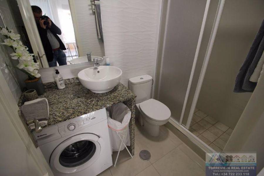 Torrevieja,Alicante,España,1 BañoBathrooms,Pisos,9499