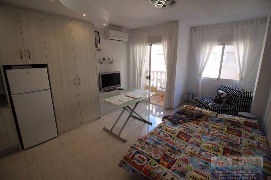 Torrevieja,Alicante,España,1 BañoBathrooms,Pisos,9499